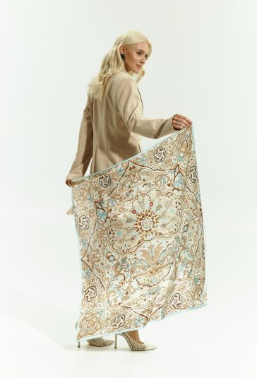 Платок "Арабески" в жемчужном, 90*90, шелк 100% ручная подшивка